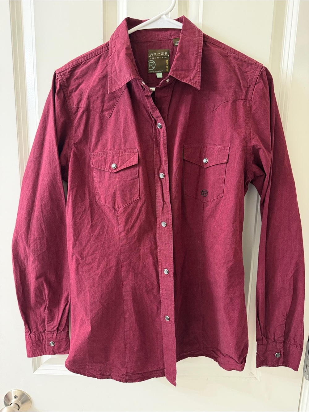 Roper Women's Button-Down Shirt in Wine Red